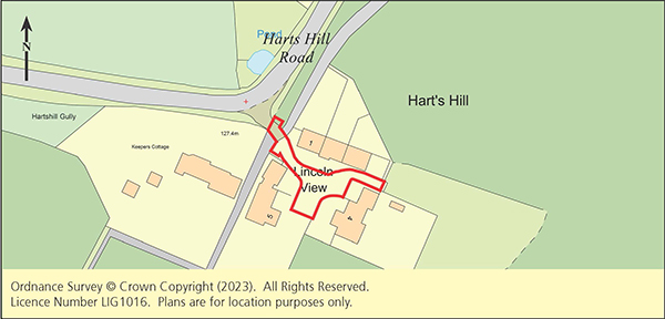 Lot: 8 - PRIVATE ROADWAY TO FIVE HOUSES -